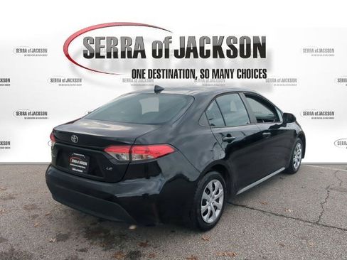Used 2022 Toyota Corolla LE image 8