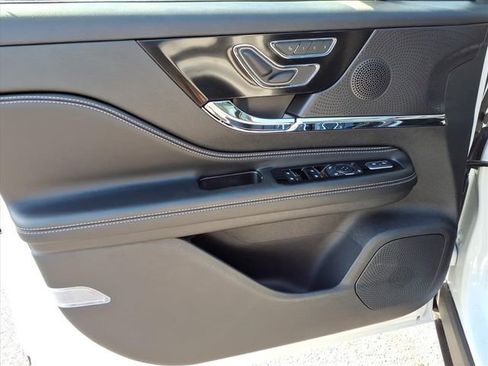 New 2025 Lincoln Corsair AWD w/ Equipment Group 101A image 7