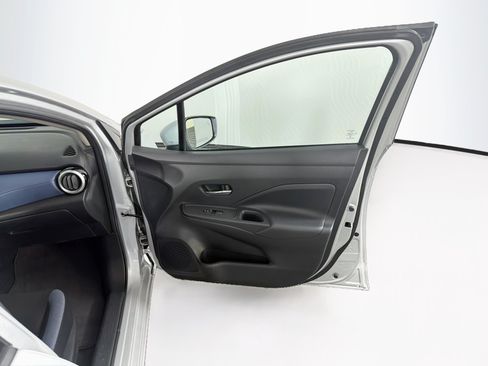 Used 2025 Nissan Versa SV FWD image 32