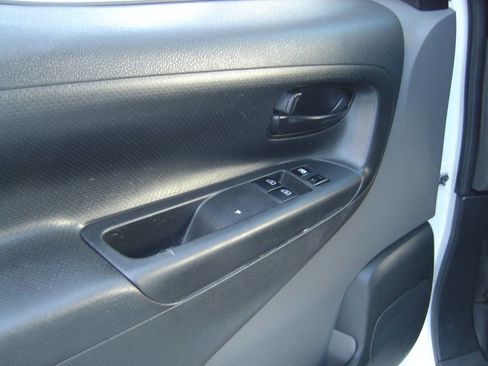 Used 2019 Nissan NV200 SV image 11