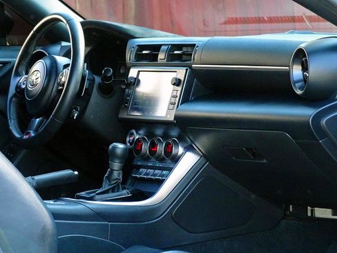 Used 2025 Toyota GR86 Premium w/ Performance Package RWD image 36
