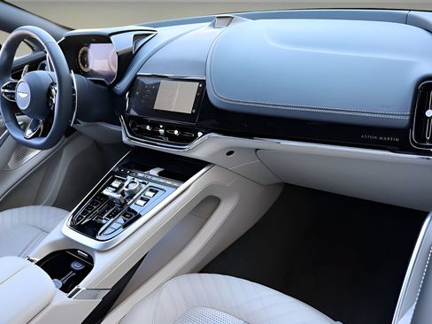 Used 2025 Aston Martin DBX 707 AWD/4WD image 22
