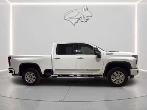 Used 2024 Chevrolet Silverado 2500 High Country w/ High Country Premium Package AWD/4WD image 7