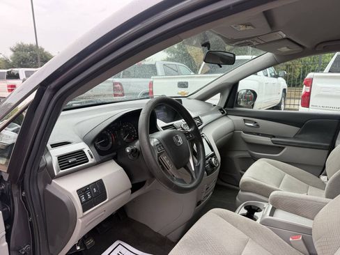 Used 2016 Honda Odyssey SE image 6