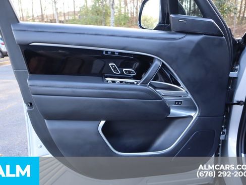 Used 2023 Land Rover Range Rover SE image 13