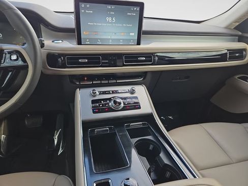 Used 2022 Lincoln Aviator AWD w/ Premium Package image 23