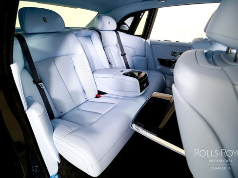 New 2027 Rolls-Royce Phantom Sedan RWD image 29