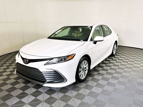 Used 2023 Toyota Camry LE image 7