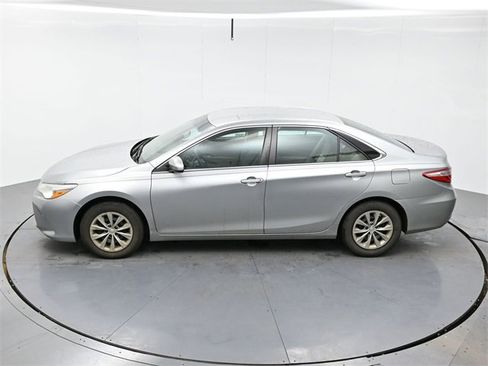 Used 2016 Toyota Camry LE image 20