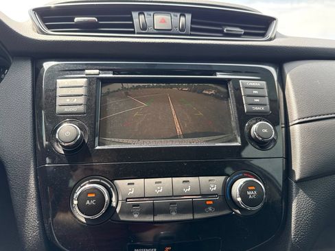 Used 2018 Nissan Rogue S FWD image 19