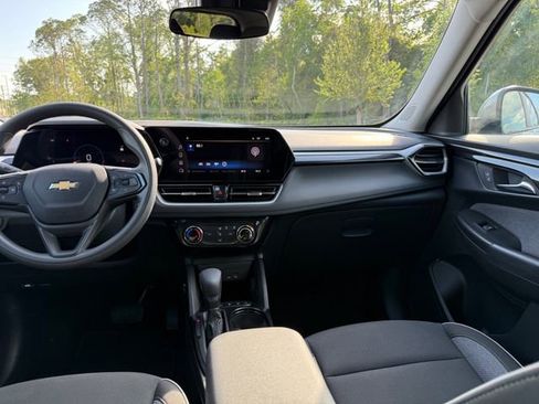 Used 2025 Chevrolet TrailBlazer LT AWD/4WD image 10