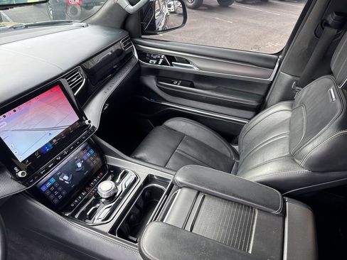 Used 2022 Jeep Grand Wagoneer Series II image 44