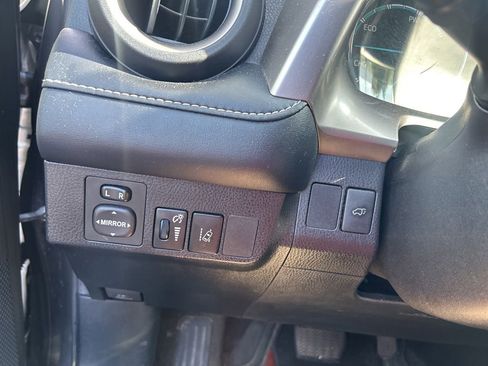 Used 2018 Toyota RAV4 XLE w/ Convenience Package AWD/4WD image 21