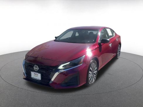 Used 2025 Nissan Altima 2.5 SV FWD image 7