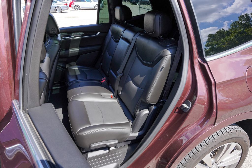 Used 2022 Cadillac XT6 Premium Luxury AWD/4WD image 32