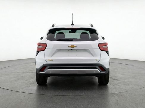 Used 2025 Chevrolet Trax LT w/ LT Convenience Package image 7