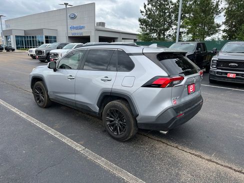 Used 2019 Toyota RAV4 XLE image 3