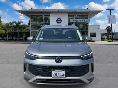 Used 2026 Volkswagen Tiguan SE w/ Panoramic Sunroof Package