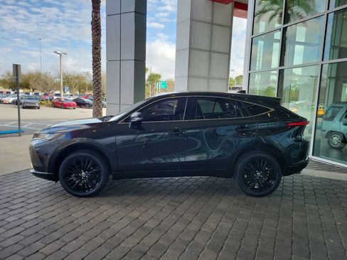 Certified 2023 Toyota Venza Nightshade image 3