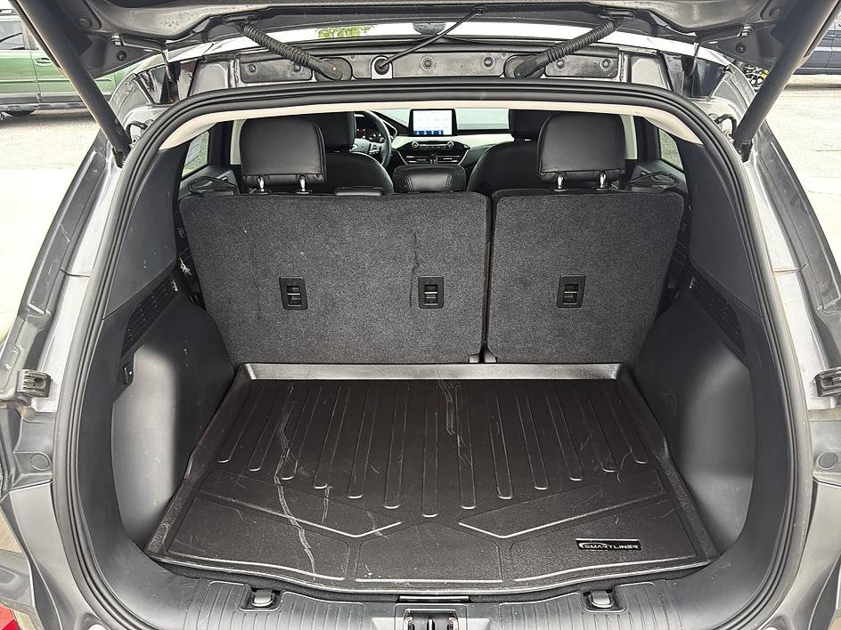 Used 2021 Ford Escape SE w/ SE Sport Appearance Package FWD image 9