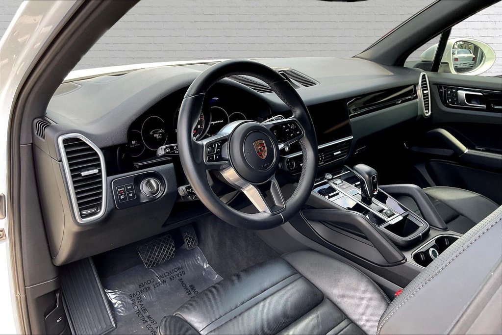 Used 2023 Porsche Cayenne w/ Premium Package AWD/4WD image 16