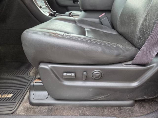 Used 2013 Cadillac Escalade Premium AWD/4WD image 13