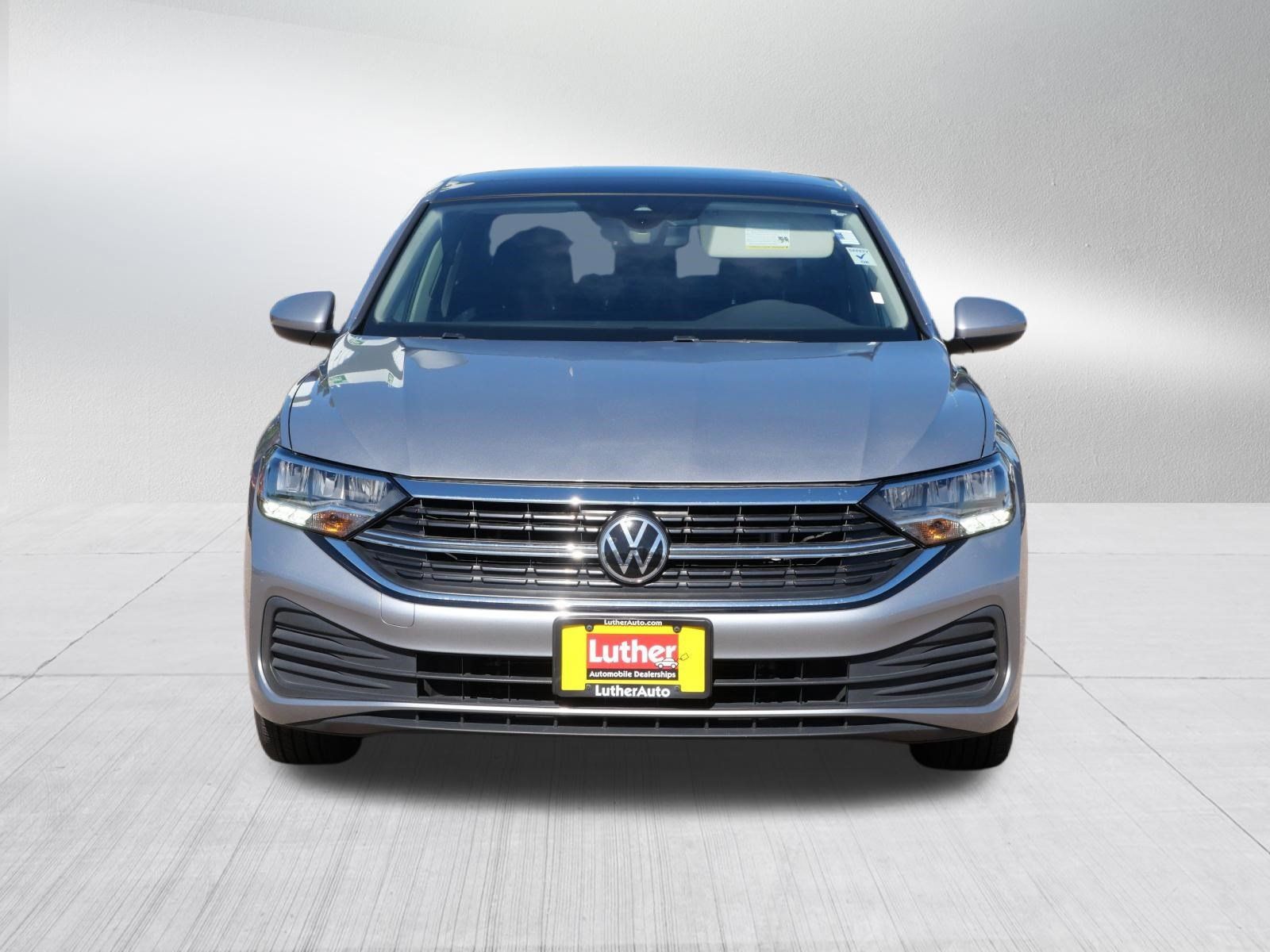 Used 2022 Volkswagen Jetta SE FWD image 2