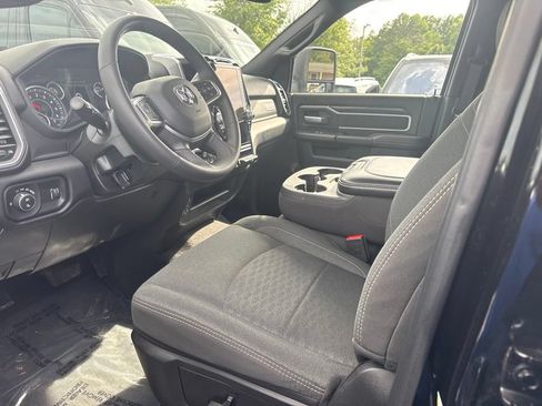 Used 2025 RAM 2500 Big Horn AWD/4WD image 3
