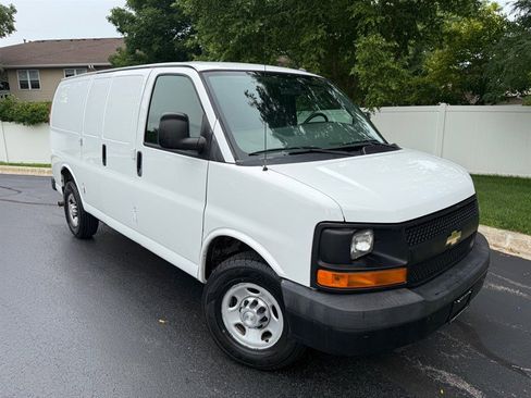 Used 2015 Chevrolet Express 2500 image 2