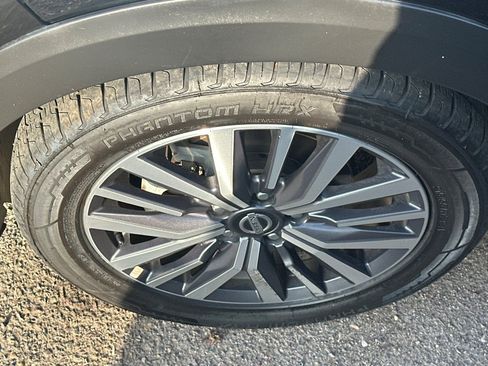 Used 2021 Nissan Kicks SV image 3