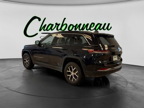 Used 2024 Jeep Grand Cherokee Limited w/ Luxury Tech Group II image 3