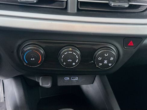 Used 2025 Chevrolet Trax LS image 23