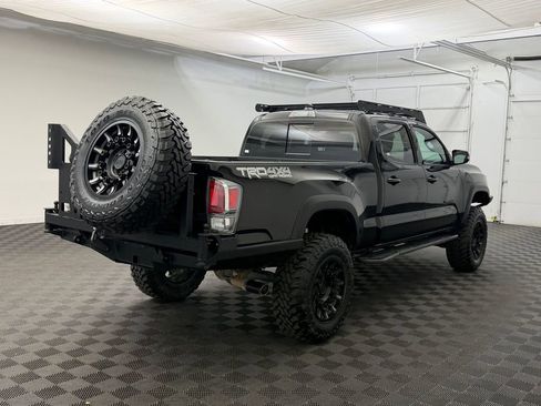 Used 2023 Toyota Tacoma TRD Off-Road w/ Technology Package AWD/4WD image 8