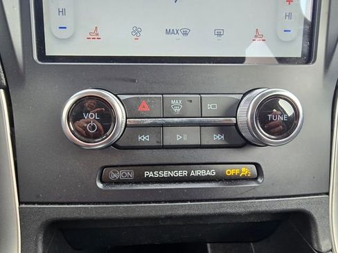 Used 2024 Ford Edge SEL image 18