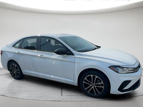 Used 2025 Volkswagen Jetta Sport FWD image 4