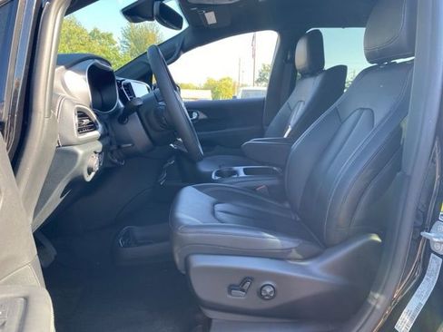 New 2026 Chrysler Pacifica Select image 22