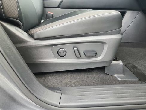 Used 2025 Nissan Pathfinder SL AWD/4WD image 38