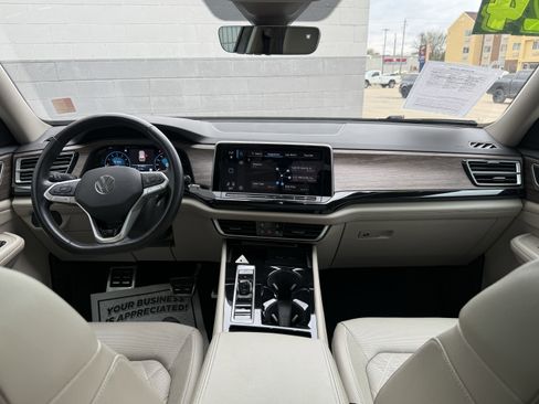 Used 2024 Volkswagen Atlas SEL Premium R-Line AWD/4WD image 6