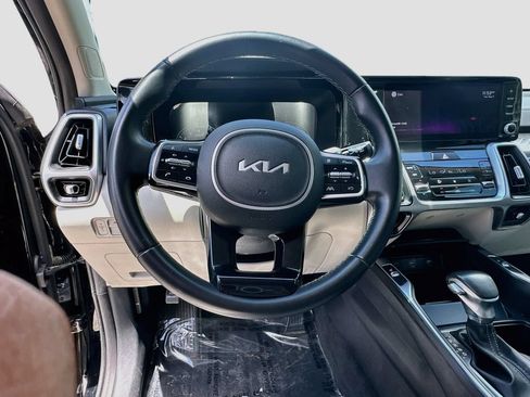Used 2022 Kia Sorento S FWD image 11