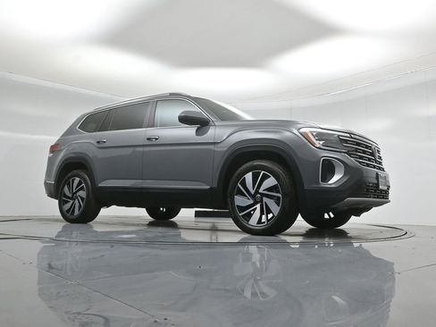 Used 2025 Volkswagen Atlas SEL image 4