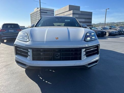 Used 2024 Porsche Cayenne Coupe AWD/4WD image 2