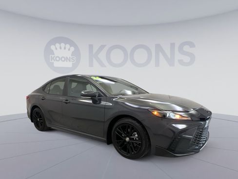 Used 2026 Toyota Camry SE image 7