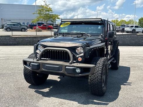 Used 2016 Jeep Wrangler Unlimited Sahara AWD/4WD image 9