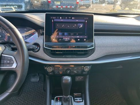 Used 2022 Jeep Compass Latitude w/ Convenience Group AWD/4WD image 17