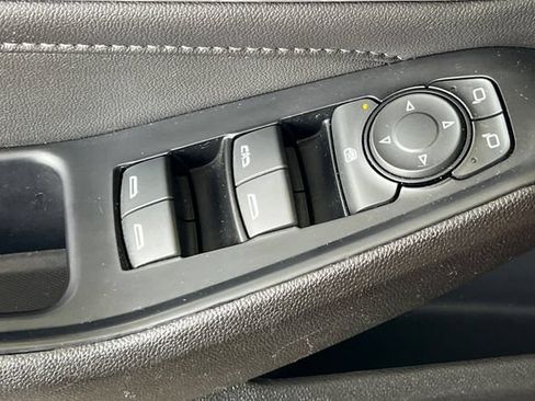 Used 2023 Chevrolet Traverse LT FWD image 12