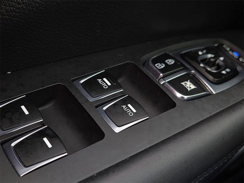 Used 2016 Hyundai Azera image 16