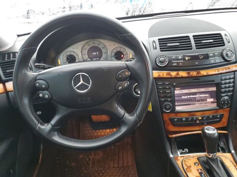 Used 2009 Mercedes-Benz E 350 4MATIC Sedan image 26