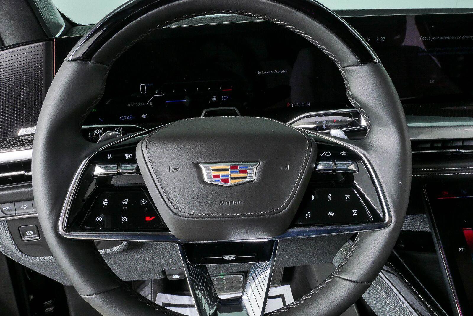 Used 2025 Cadillac Escalade ESV V w/ LPO, ONYX Package AWD/4WD image 9