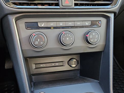 Certified 2022 Volkswagen Taos SE w/ Panoramic Sunroof Package image 15