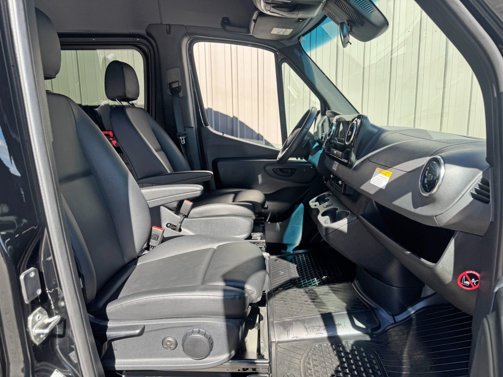 Used 2024 Mercedes-Benz Sprinter 2500 image 15